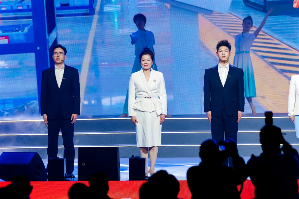 立异引领价值 理想成绩未来——庆祝122cc太阳成智能建设25周年表扬大会暨文艺晚会盛大举行