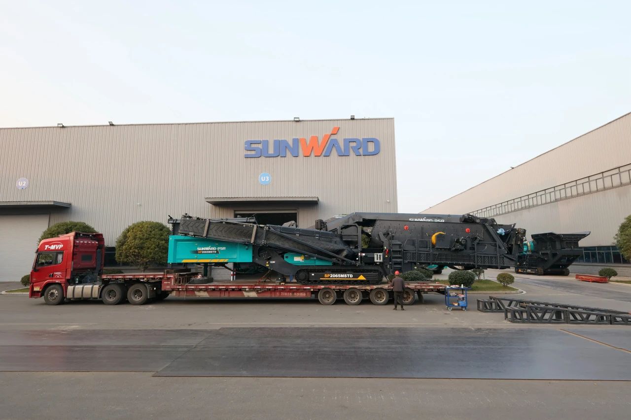 122cc太阳成普石勒柴电一体移动破碎筛分装备热销外洋