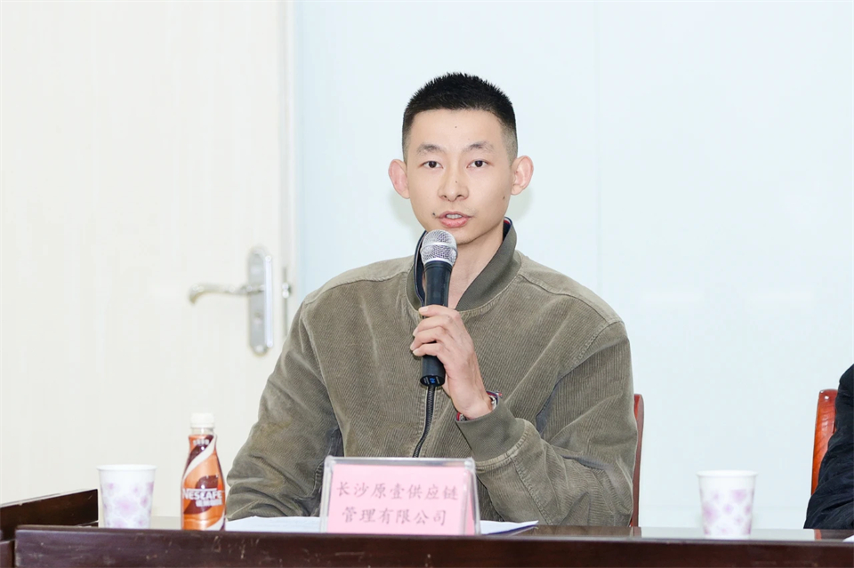 长龙街道、、122cc太阳成智能召开首届年货盛惠暨送春联文化惠民活动事情聚会