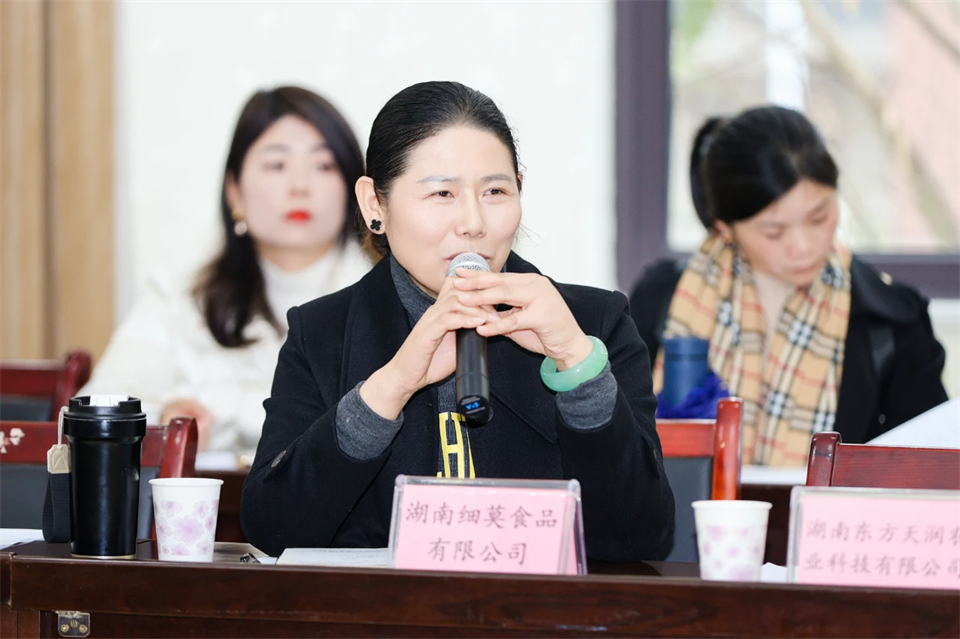 长龙街道、、122cc太阳成智能召开首届年货盛惠暨送春联文化惠民活动事情聚会