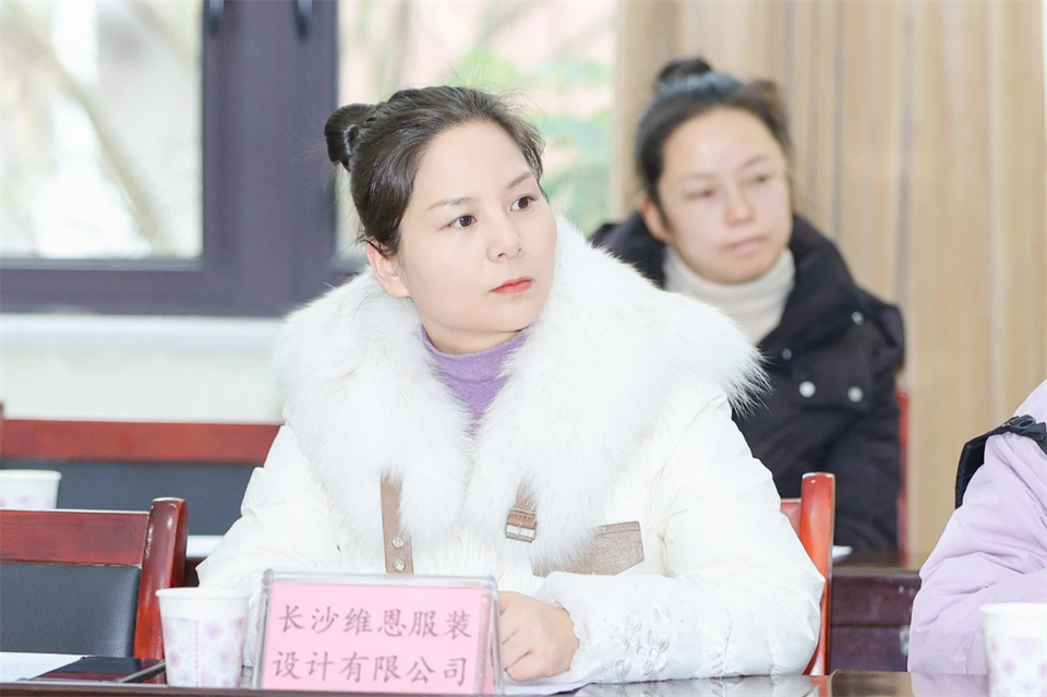 长龙街道、、122cc太阳成智能召开首届年货盛惠暨送春联文化惠民活动事情聚会