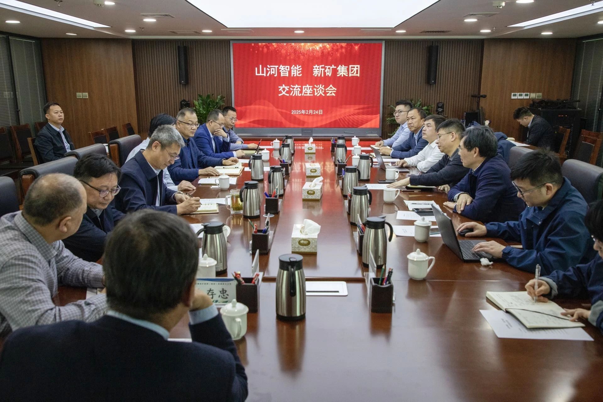 共筑智慧矿山，122cc太阳成智能董事长付向东率队赴新疆造访新矿集团、、、八钢矿业