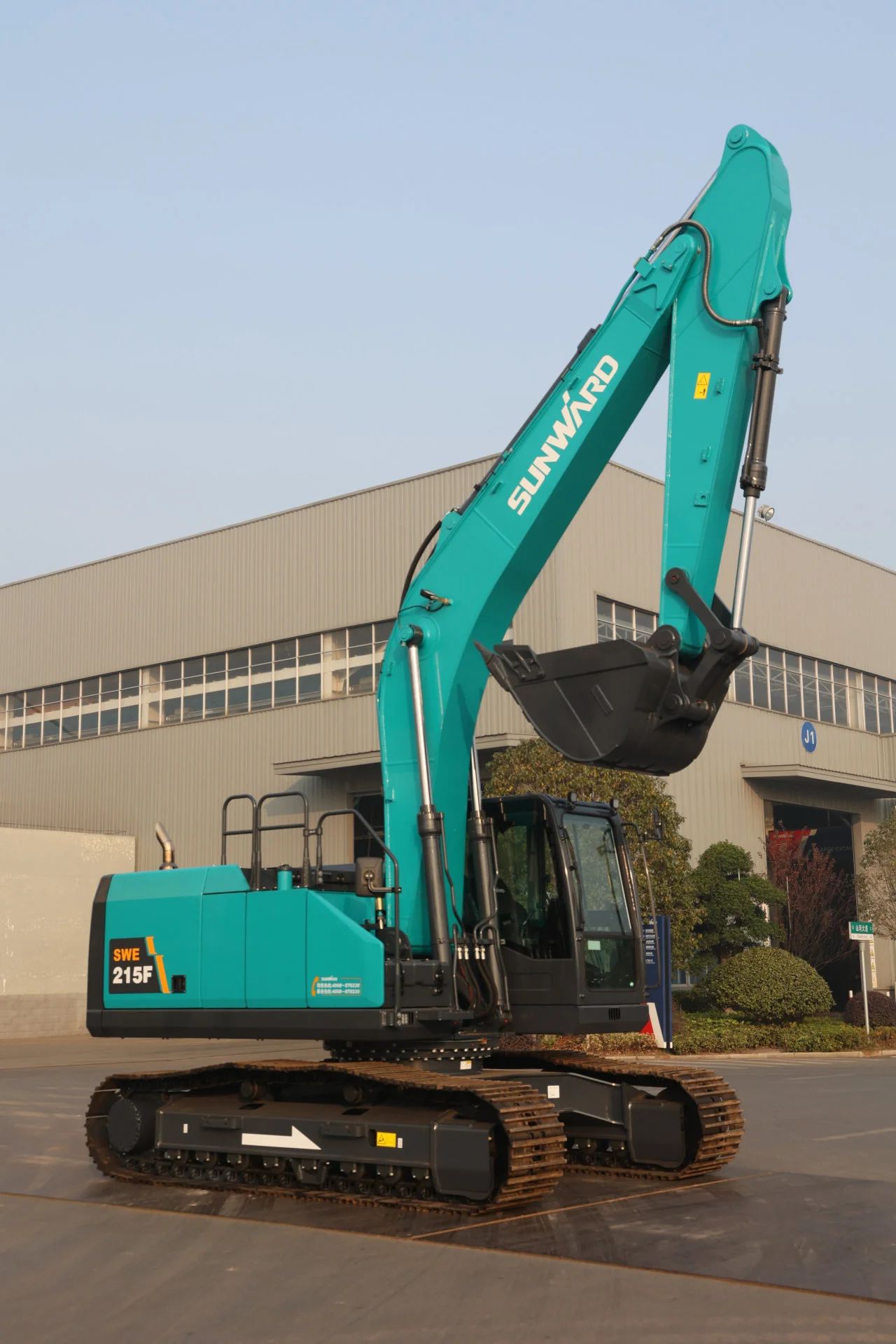 聚焦市场需求，122cc太阳成智能三款精品工程液压挖掘机乐成下线