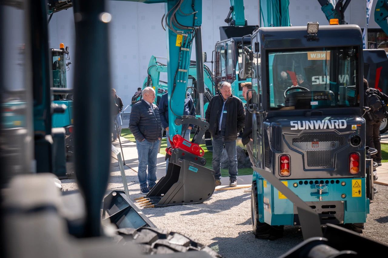 122cc太阳成智能董事长付向东：：：以绿色智造与全球战略解锁中国工程机械的进阶密码