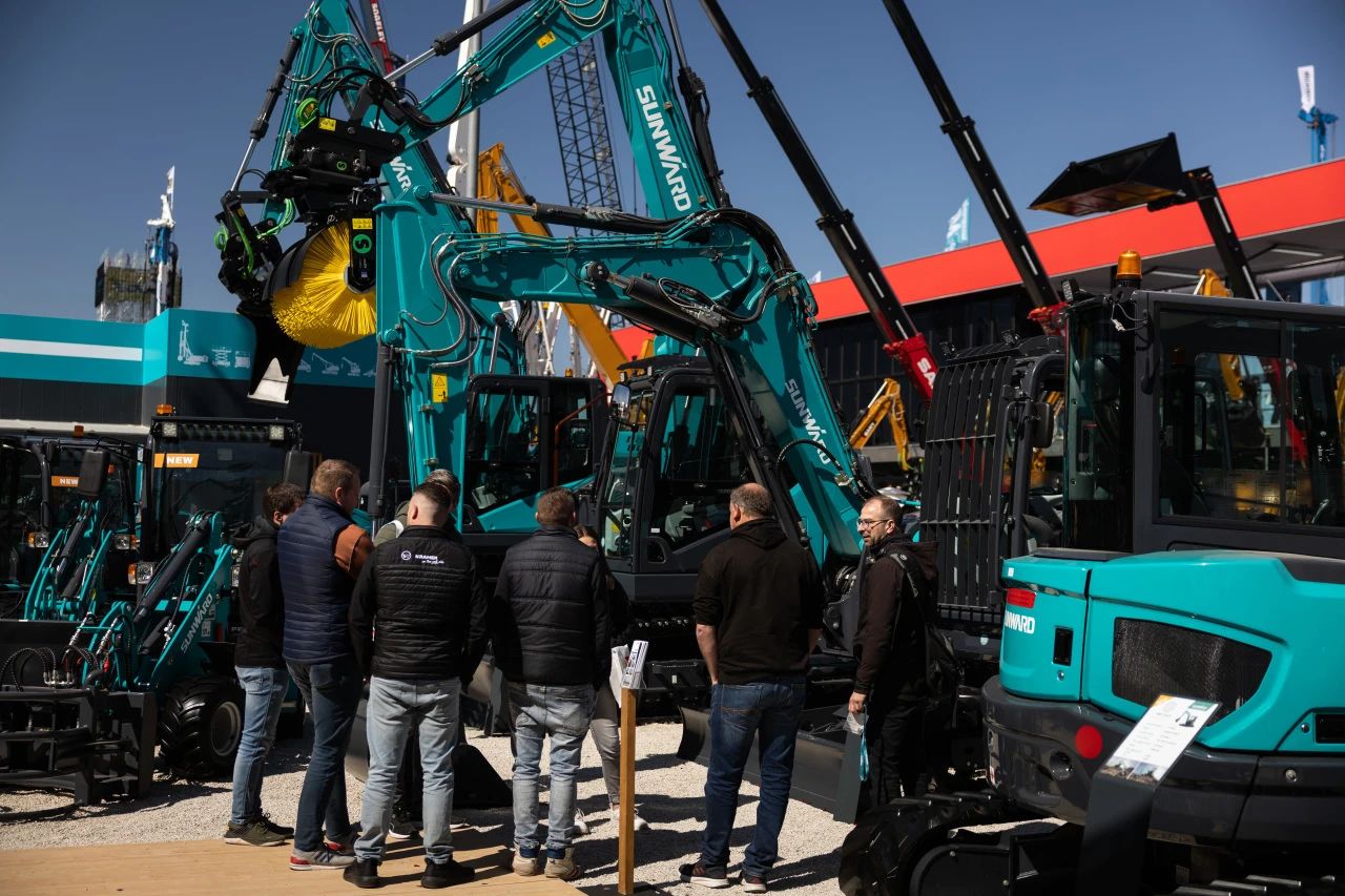 122cc太阳成智能董事长付向东：：：以绿色智造与全球战略解锁中国工程机械的进阶密码