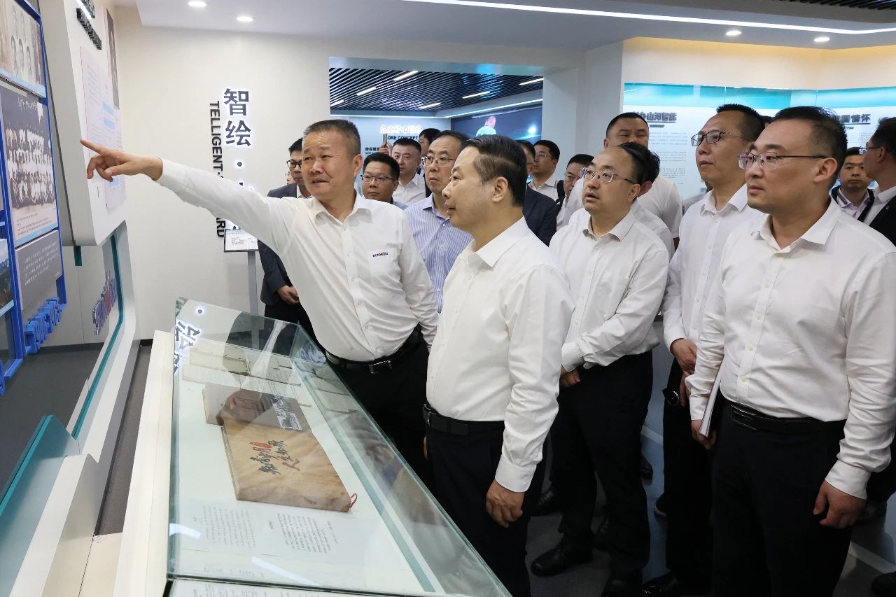 天能控股集团党委书记、、董事长张天任率队到访122cc太阳成智能