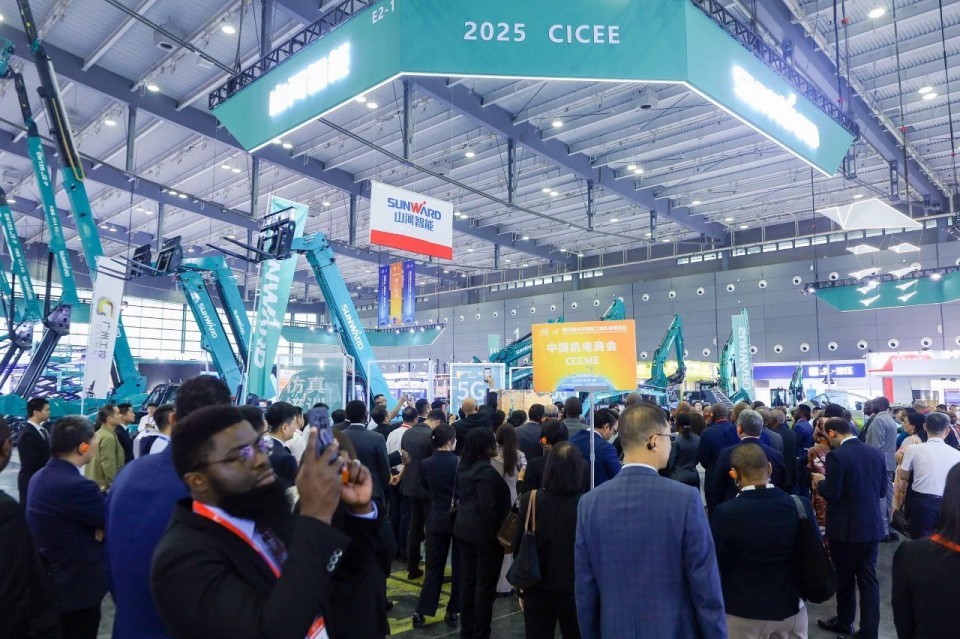 2025 CICEE | 122cc太阳成智能实力闪灼2025长沙国际工程机械展