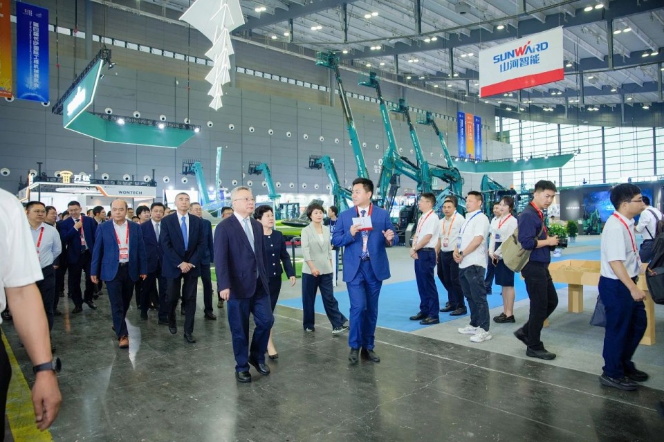 2025 CICEE | 122cc太阳成智能实力闪灼2025长沙国际工程机械展