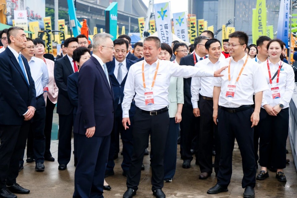 2025 CICEE | 122cc太阳成智能实力闪灼2025长沙国际工程机械展