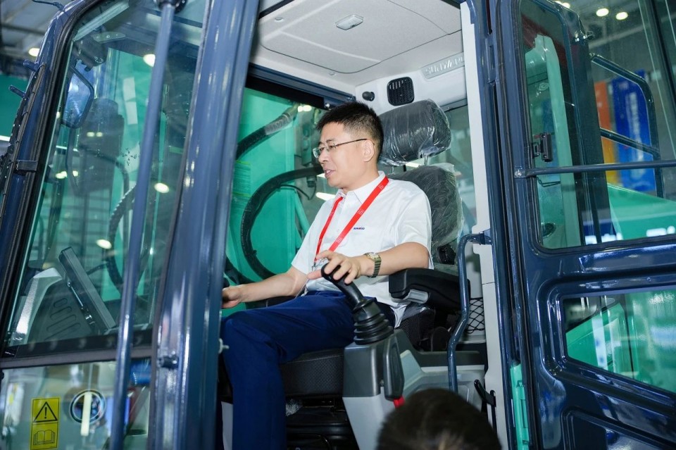 2025 CICEE | 122cc太阳成智能实力闪灼2025长沙国际工程机械展