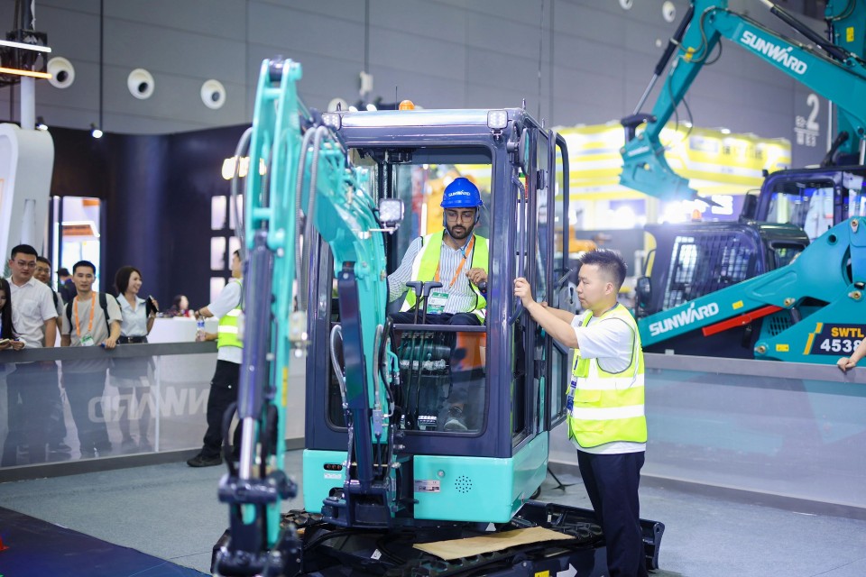 2025 CICEE | 122cc太阳成智能实力闪灼2025长沙国际工程机械展