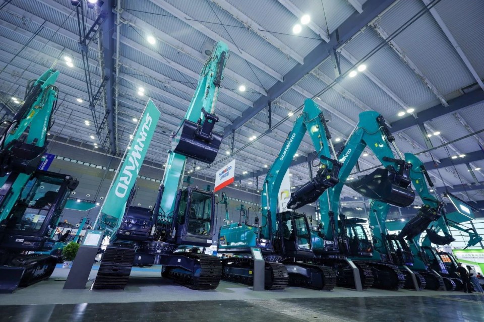 2025 CICEE | 从简单工具迈向多元化解决方案，122cc太阳成智能泛起非凡挖掘机风范