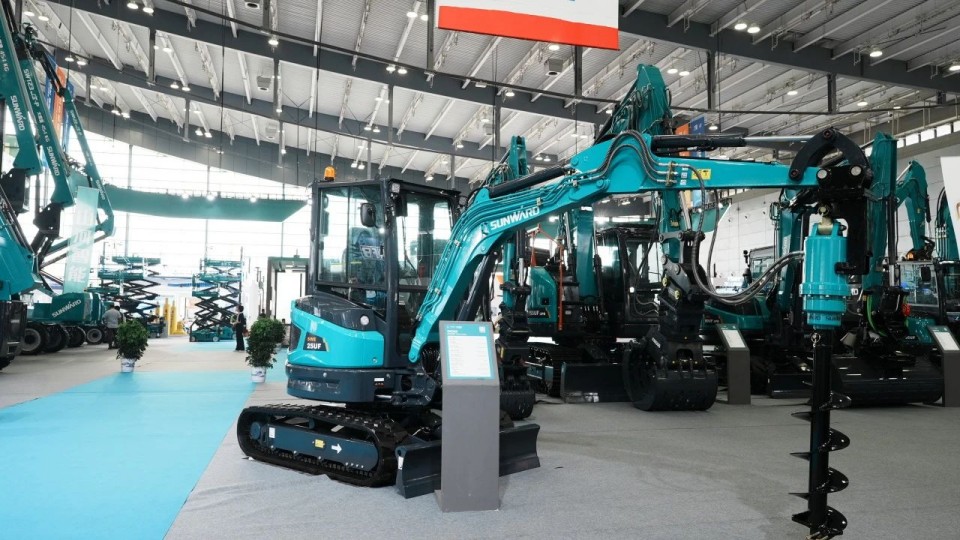 2025 CICEE | 从简单工具迈向多元化解决方案，122cc太阳成智能泛起非凡挖掘机风范