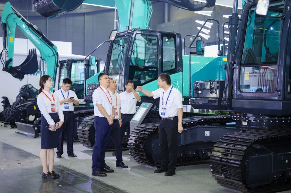 2025 CICEE | 从简单工具迈向多元化解决方案，122cc太阳成智能泛起非凡挖掘机风范
