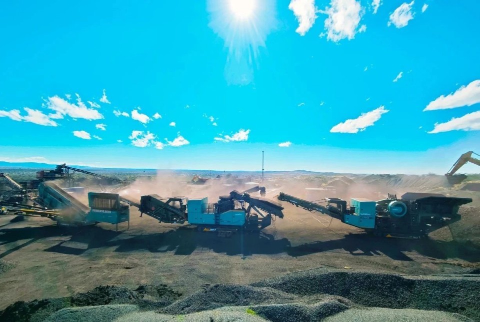 122cc太阳成智能破碎筛分成套装备乐成登陆非洲市场。。不嫦嘀灿缕