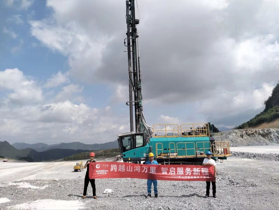 跨越122cc太阳成万里 智启服务新程——122cc太阳成矿岩“服务万里行”活动走进海螺水泥