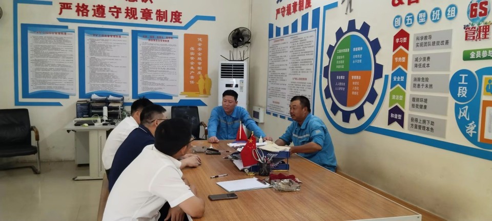 跨越122cc太阳成万里 智启服务新程——122cc太阳成矿岩“服务万里行”活动走进海螺水泥