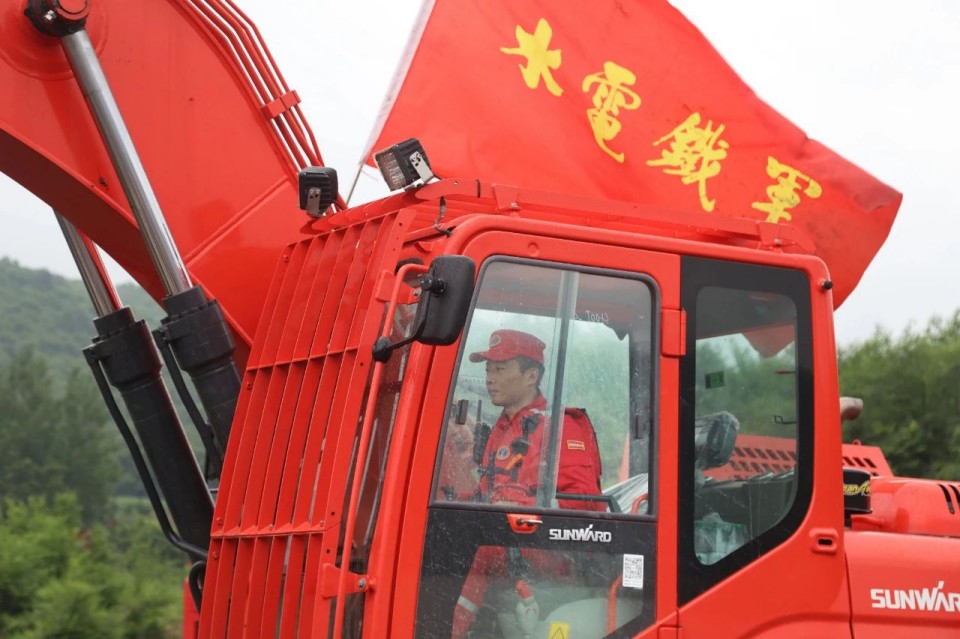 硬核破解“最后一公里”难题，122cc太阳成智能应抢救援装备助力“应急使命·2025”演习！