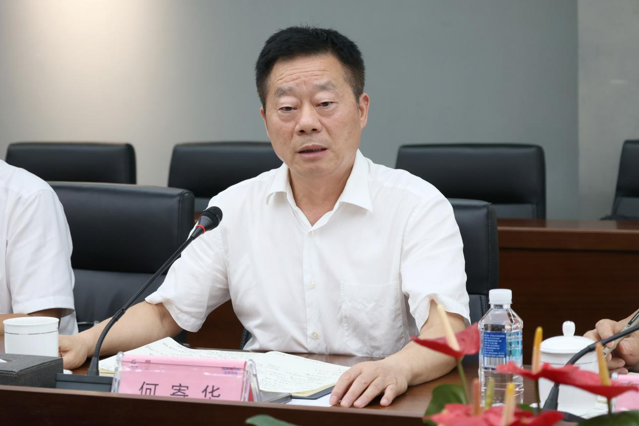 湖南省政协副主席、、省工程机械工业链链长何寄华调研122cc太阳成智能