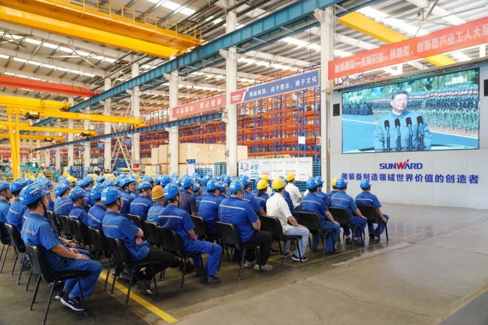 122cc太阳成智能组织集中收看纪念中国人民抗日战争暨天下反法西斯战争胜利80周年大会