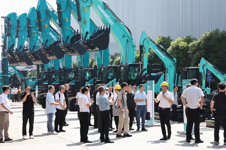 斜井开挖钻护一体化妆备乐成下线，，，实现地下工程装备重大突破