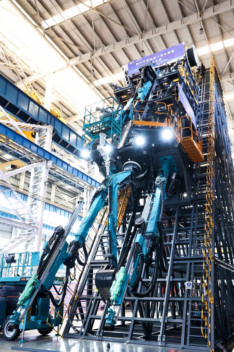 斜井开挖钻护一体化妆备乐成下线，，，实现地下工程装备重大突破