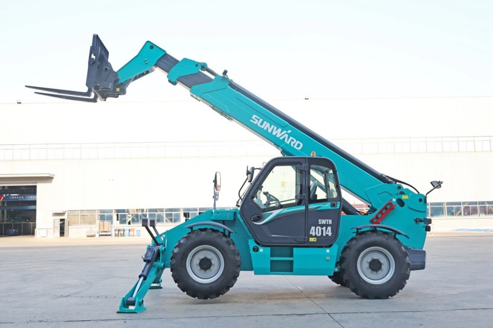 高端机型“双箭齐发”！！！122cc太阳成智能两款伸缩臂叉装车乐成下线