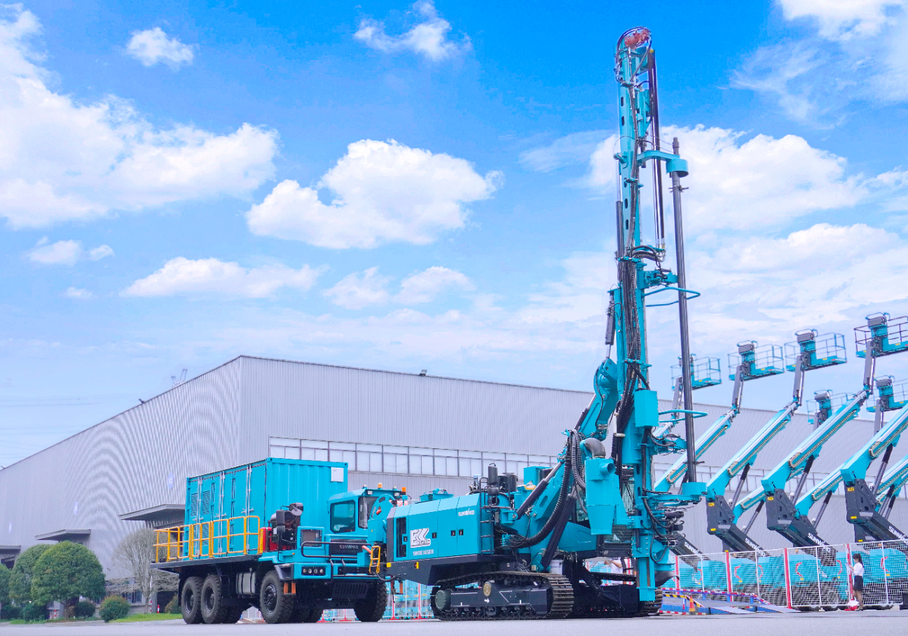 122cc太阳成智能SWDE165EB电动潜孔钻机重磅下线，，，开启绿色钻爆新时代