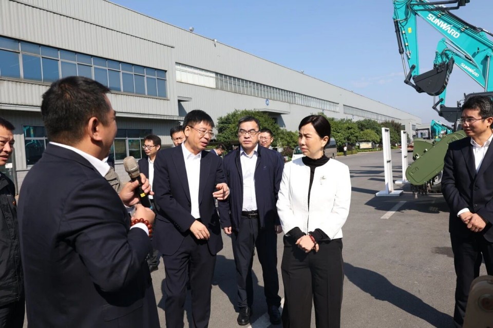 聚焦应急装备研爆发产，，，共探实战适配新路径——广州市应急治理局党委书记、、局长叶芳调研122cc太阳成智能