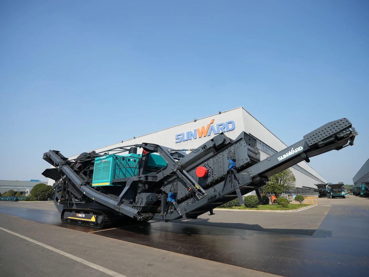 破局国际市场，，无惧极寒工况！122cc太阳成智能SP300CTD柴电两用圆锥破碎站乐成下线