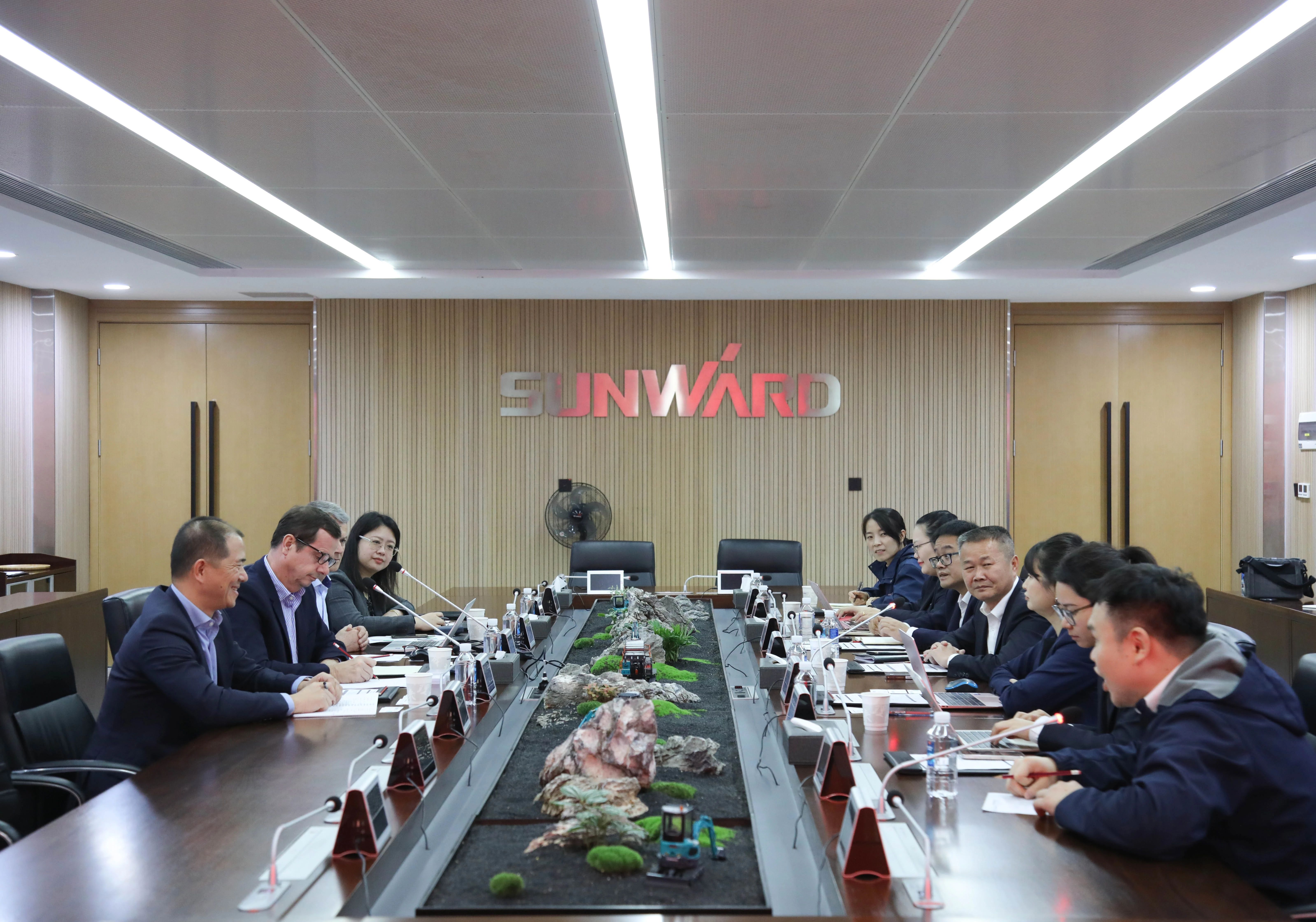 法巴租赁集团到访122cc太阳成智能，，共拓相助新篇章