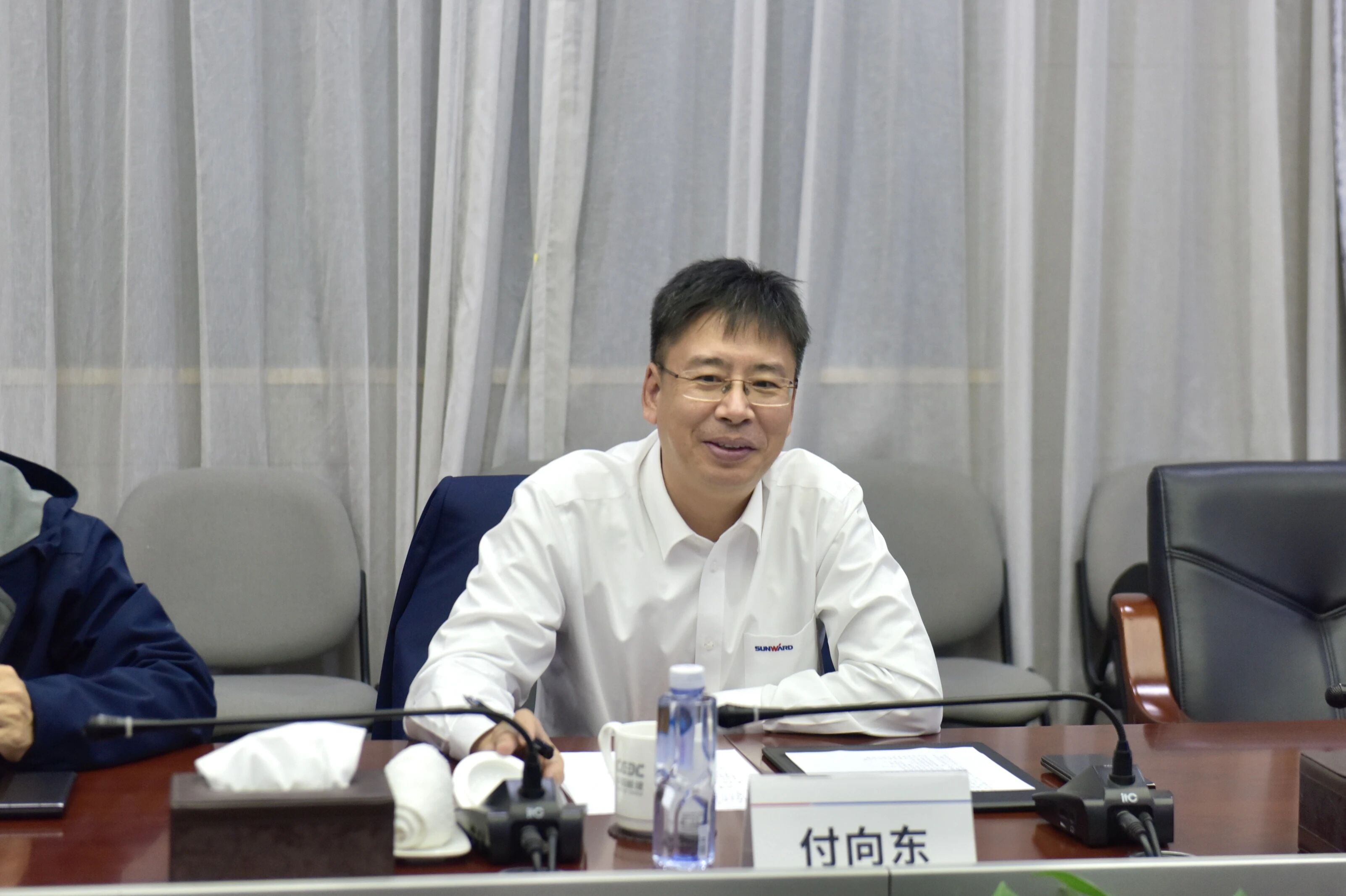 122cc太阳成智能与易普力开展座谈交流，，谱写互利共赢新篇章