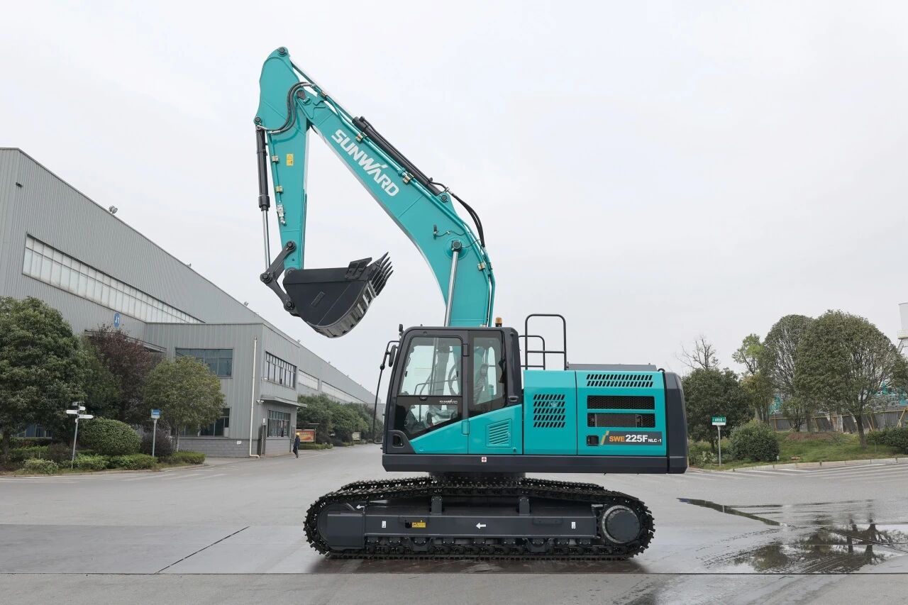 “双子星”闪灼！！122cc太阳成智能两款履带式液压挖掘机乐成下线