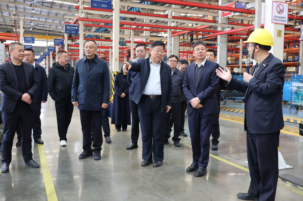 新矿投资集团党委书记、、、董事长王漠到访122cc太阳成智能