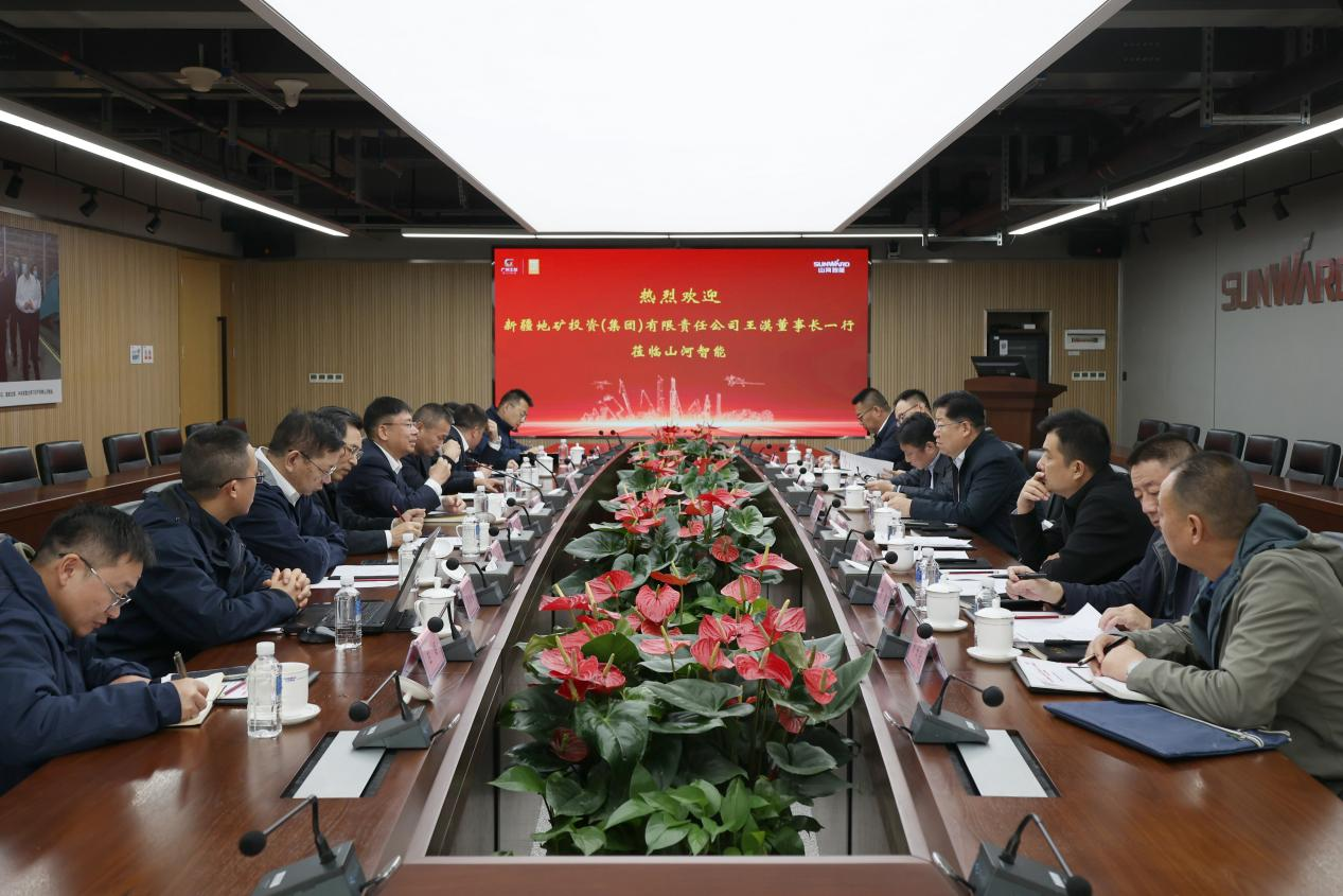 新矿投资集团党委书记、、、董事长王漠到访122cc太阳成智能