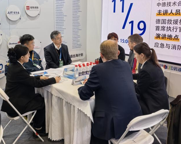 关注！122cc太阳成特装焦点装备闪灼2025中国国际应急治理展览会